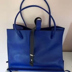 Stuart Weitzman The Shopping Tote. Blue color. Made in Italy.